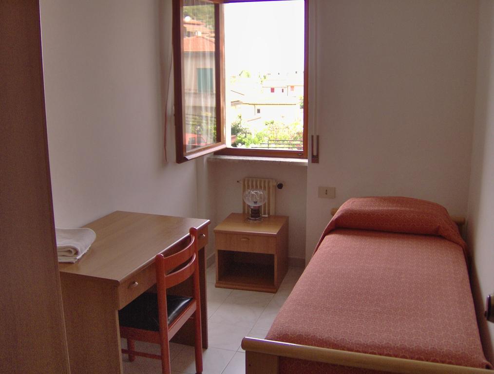 Hotel Svizzero Санджинето Стая снимка