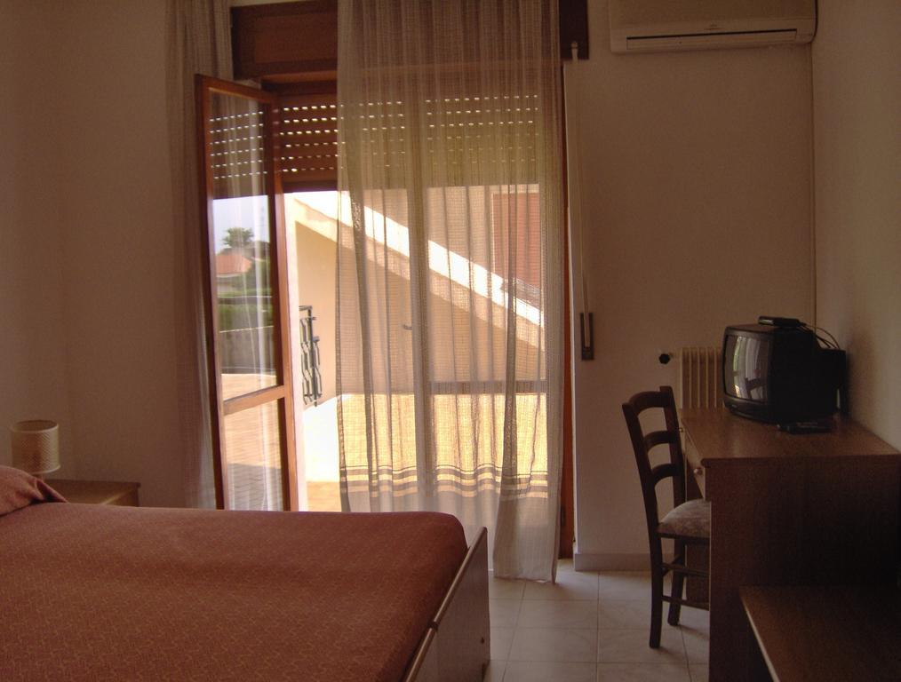 Hotel Svizzero Санджинето Стая снимка