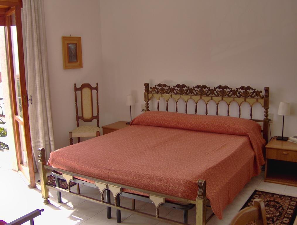 Hotel Svizzero Санджинето Стая снимка